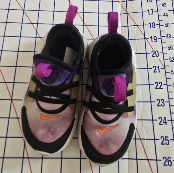 NIKE Kids Sneakers - Picture 1 of 6